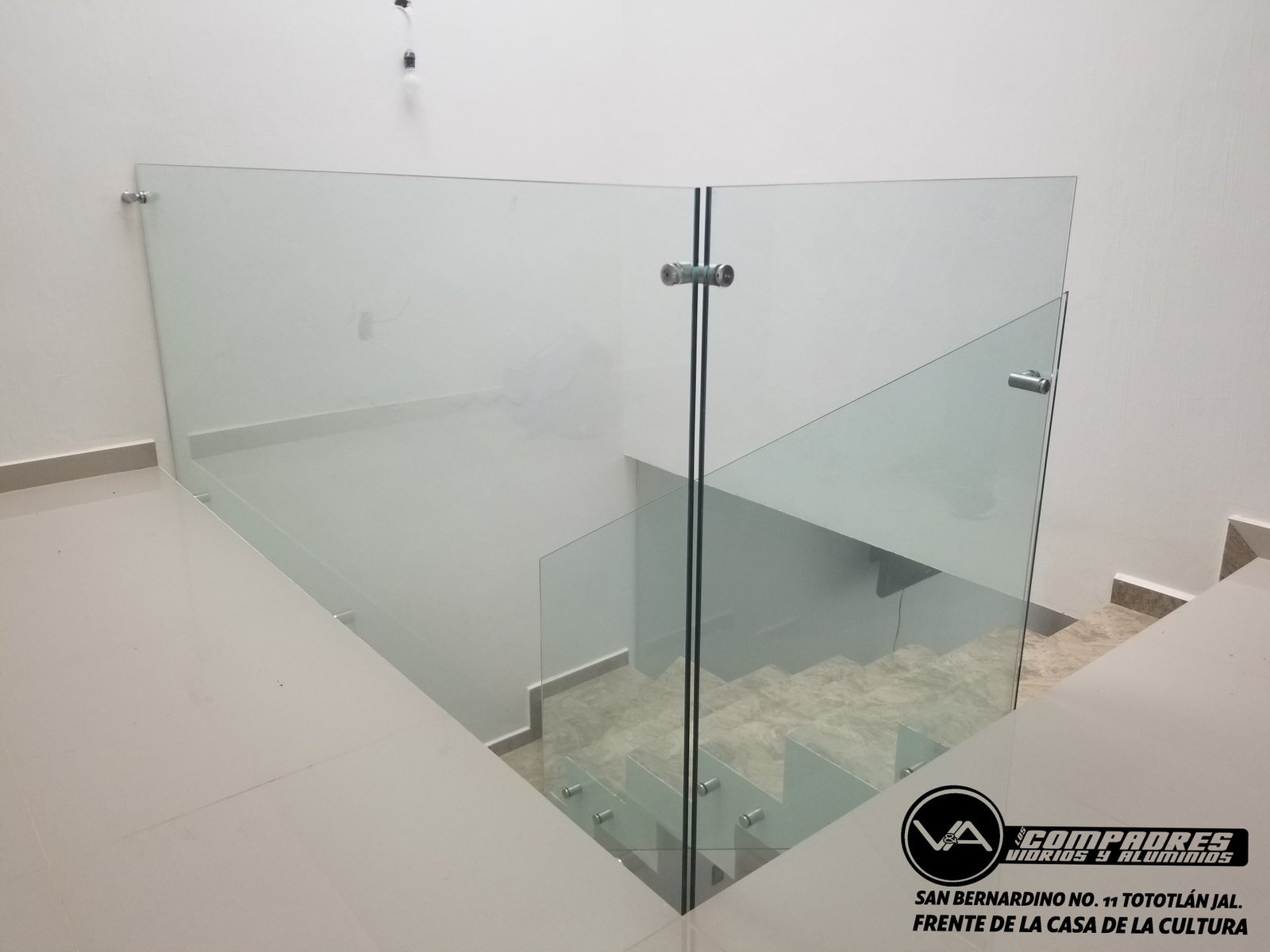 Barandal con conectores sin pasamanos