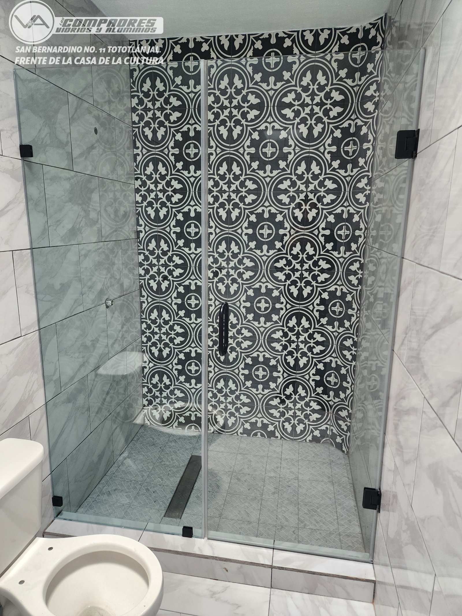 Division de baño abatible