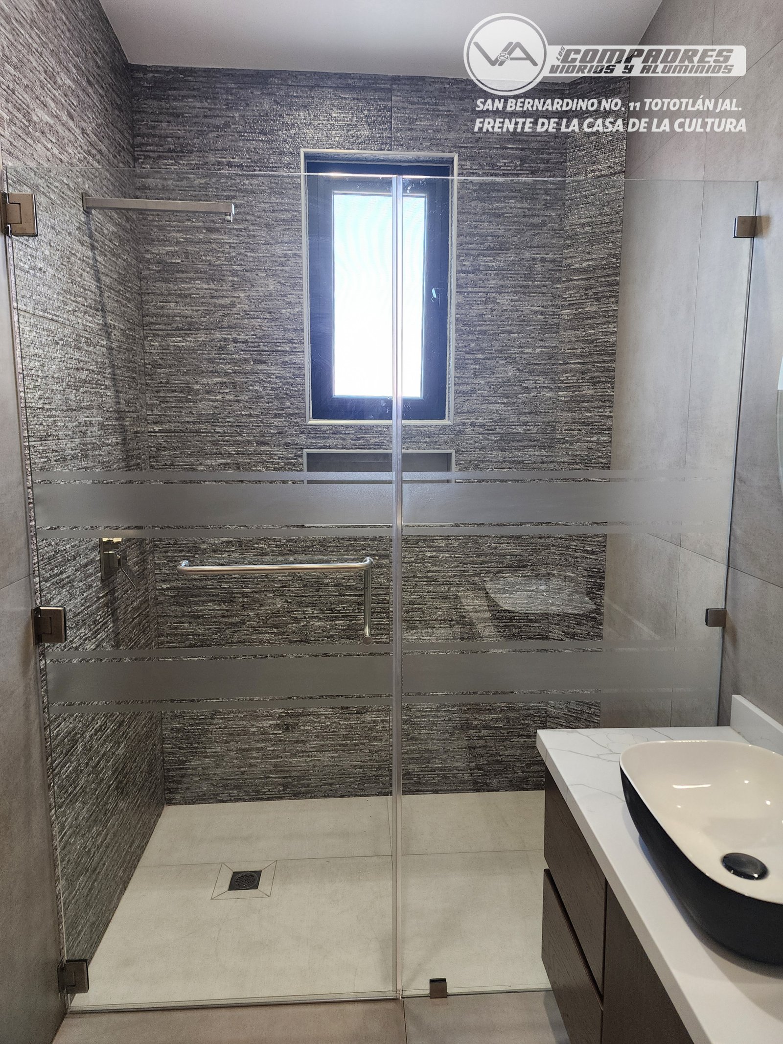 Division de baño abatible con calca