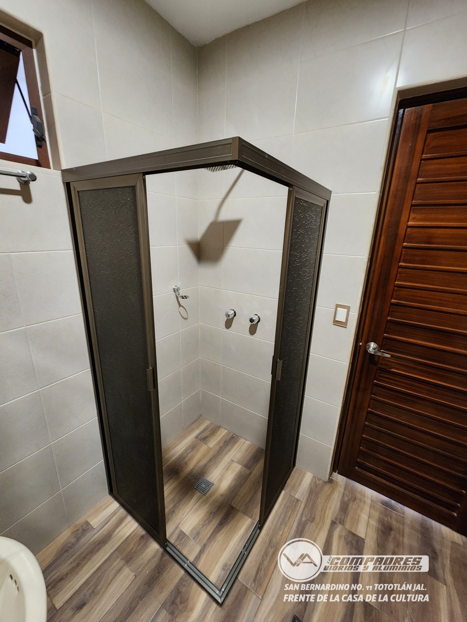 Division de baño plastico escuadra