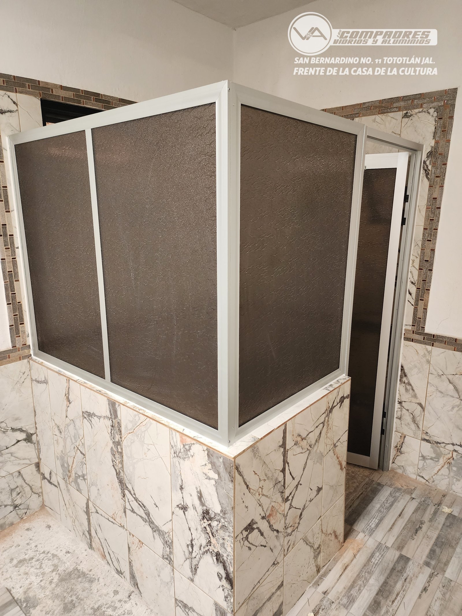 Division de baño escuadra fijo plastico