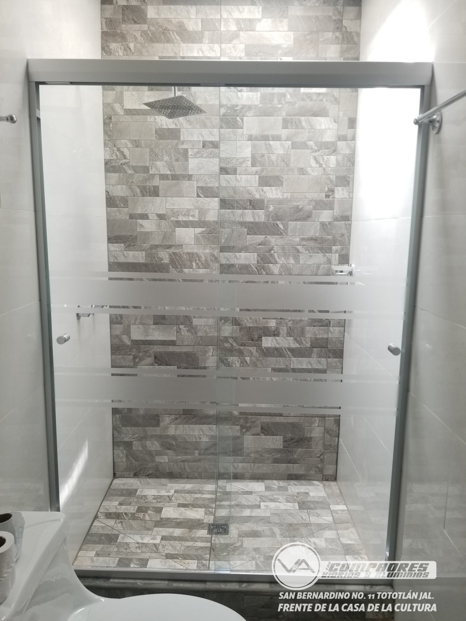 Cancel de baño Rio bravo con diseño