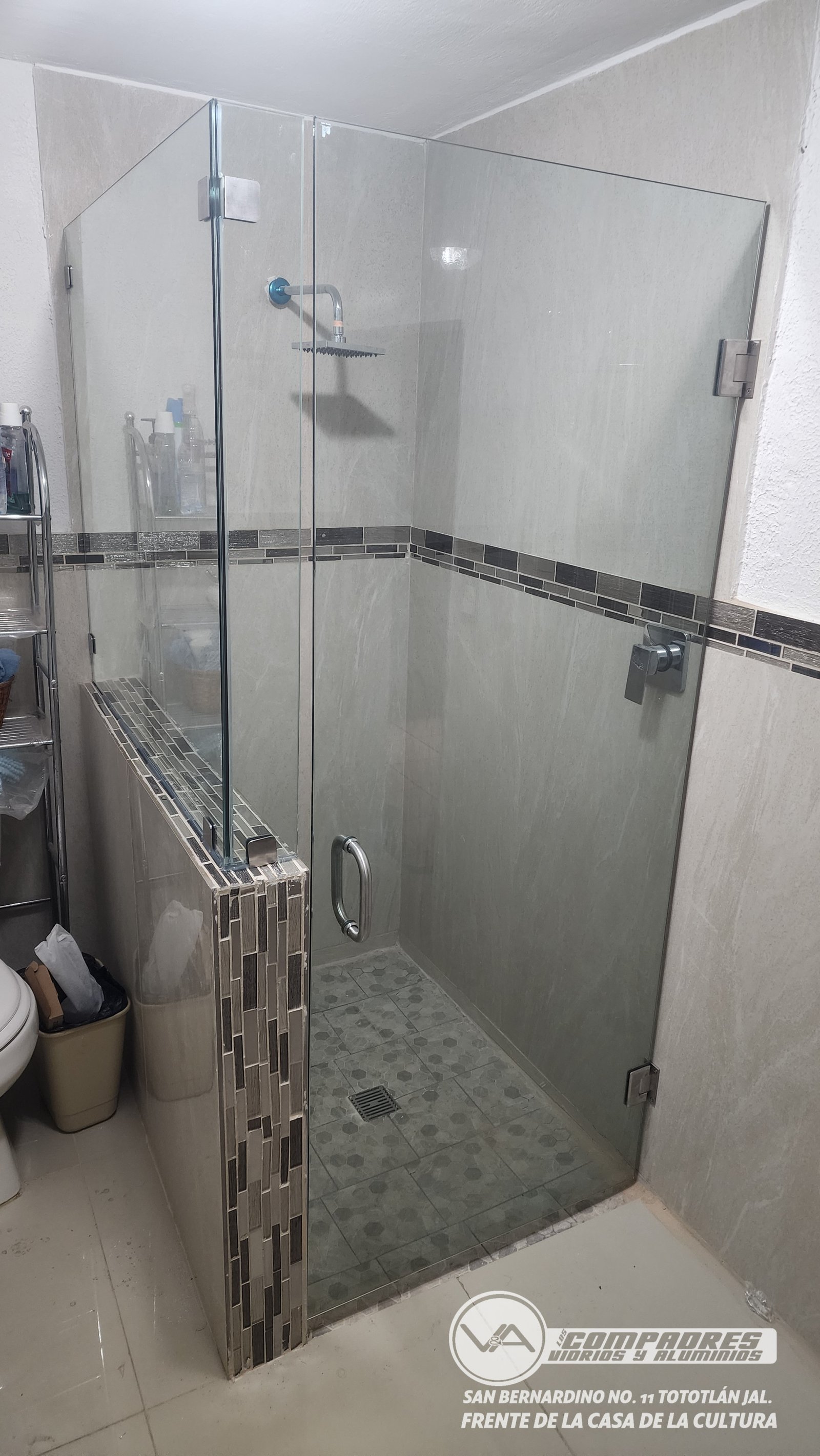 Division de baño abatible