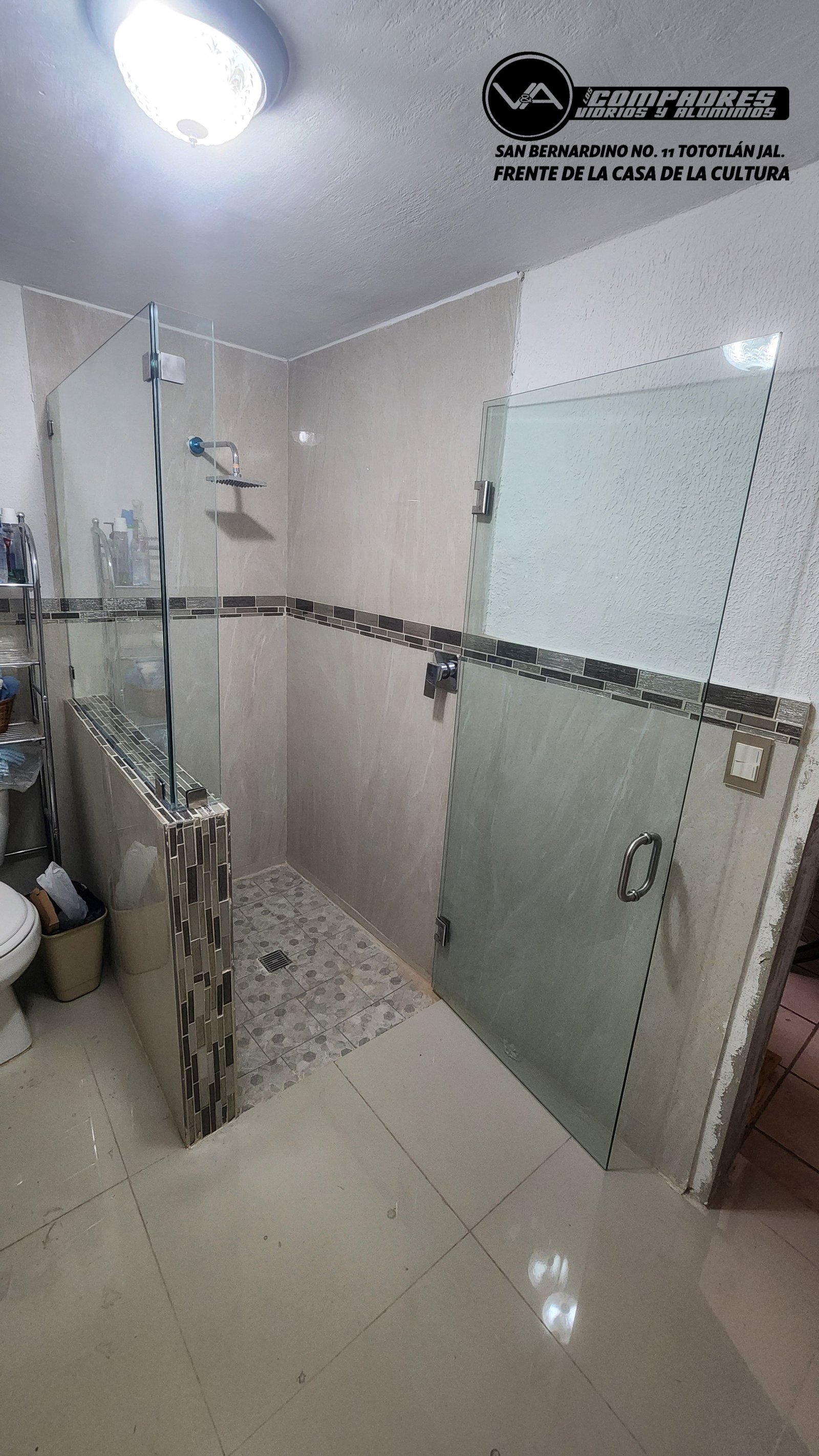 Cancel de baño de vidrio con fijo